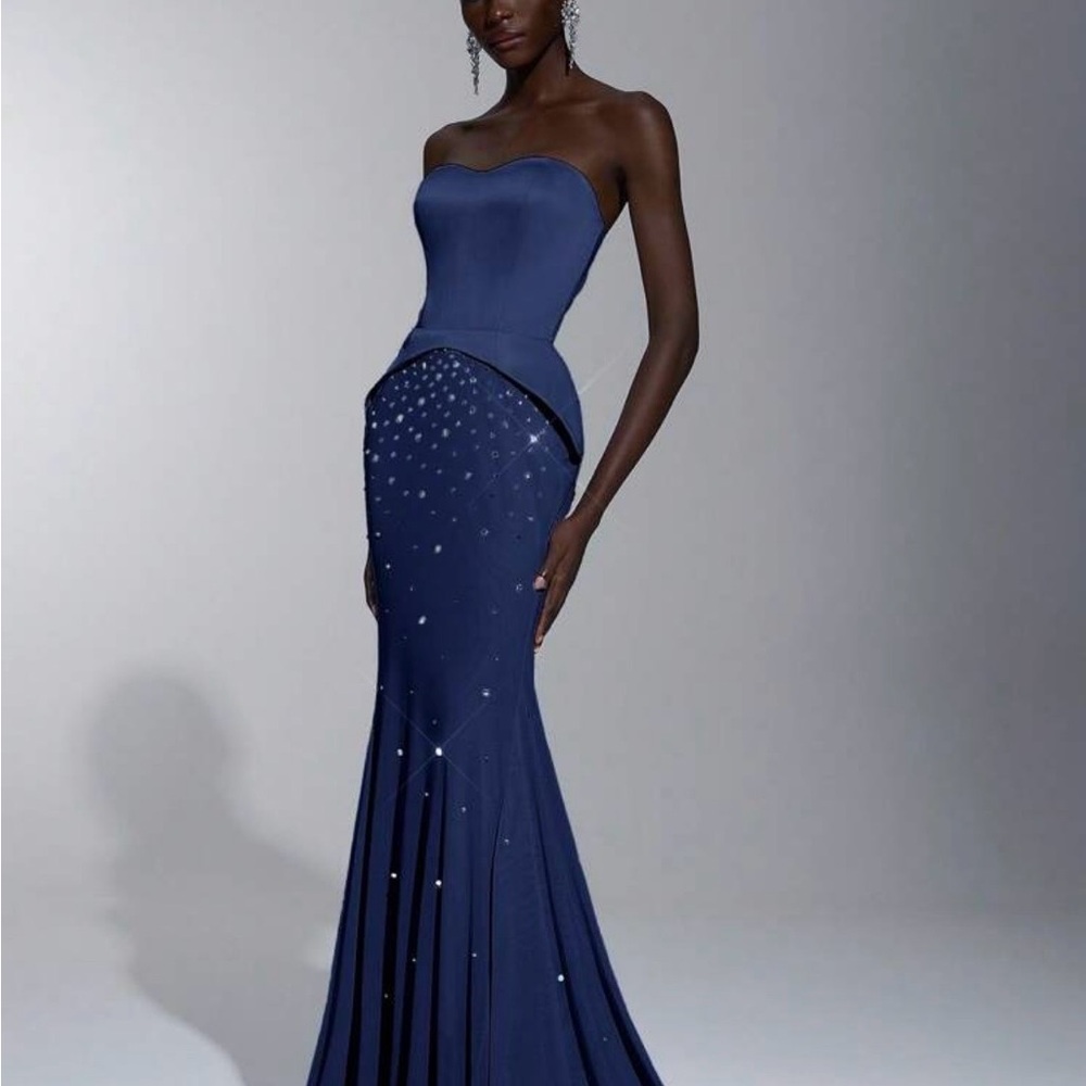 Chic Strapless Navy Evening Dress